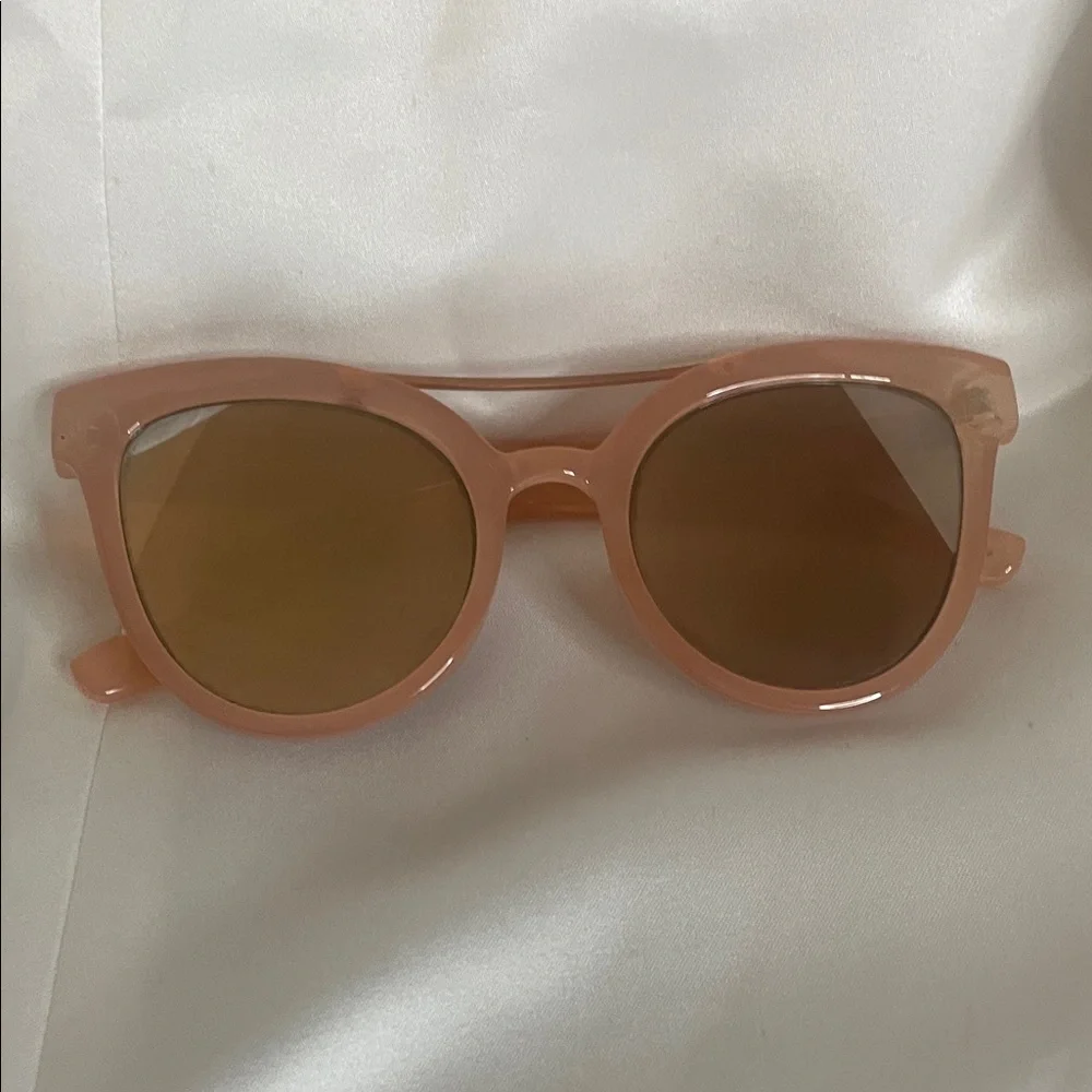 Jessica Simpson Peach Translucent Round Sunglasses with Gold Bridge